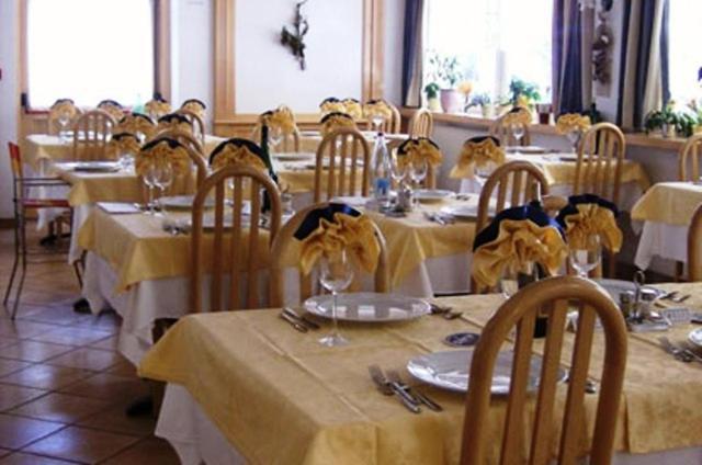 Hotel Zanon Ziano di Fiemme Extérieur photo